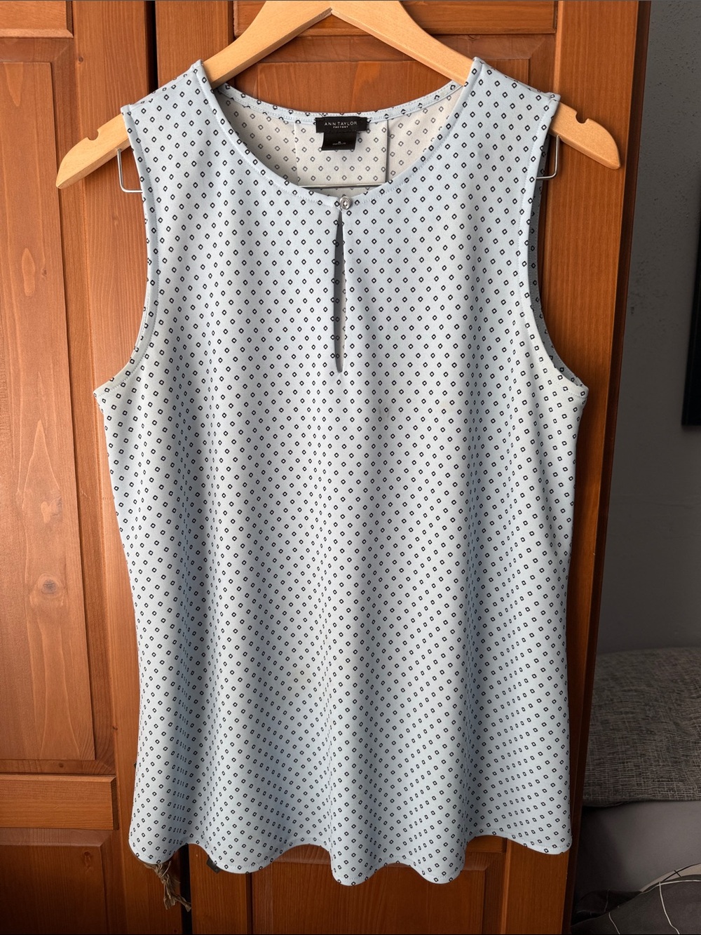 Ann Taylor pale blue sleeveless top (Ptp 20”)